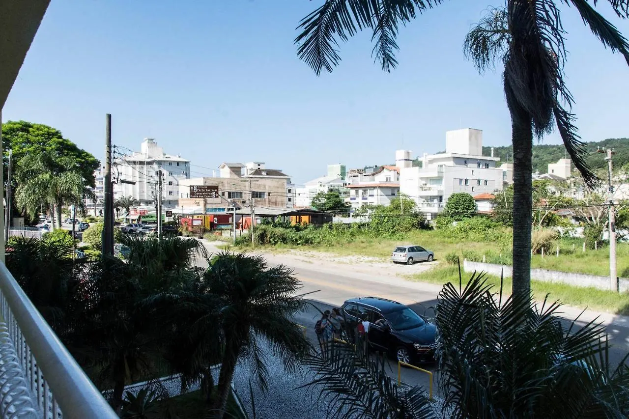 Apartamento Jurerê para 4 hóspedes, 2 quadras da praia Florianópolis Brasil
